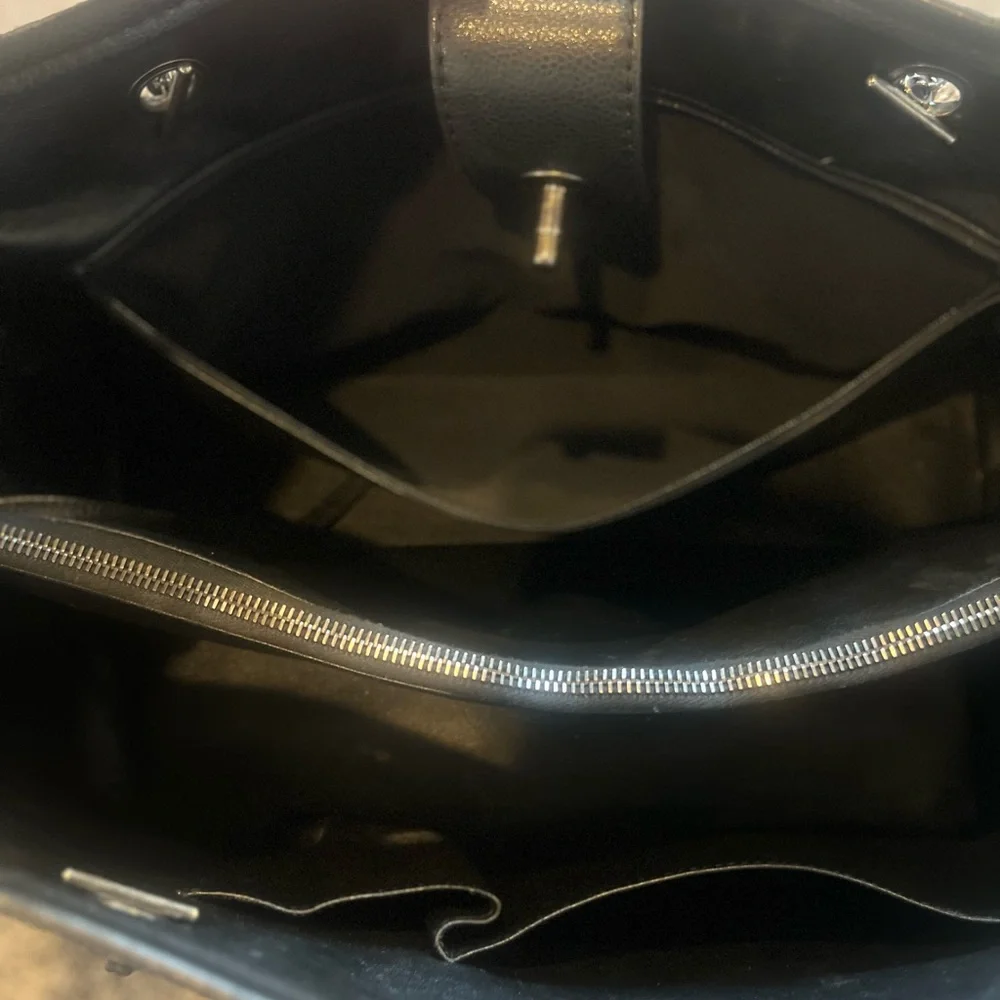 Chanel Caviar Large Be Tote- 100% authentic east west style - Picture 12 of 12